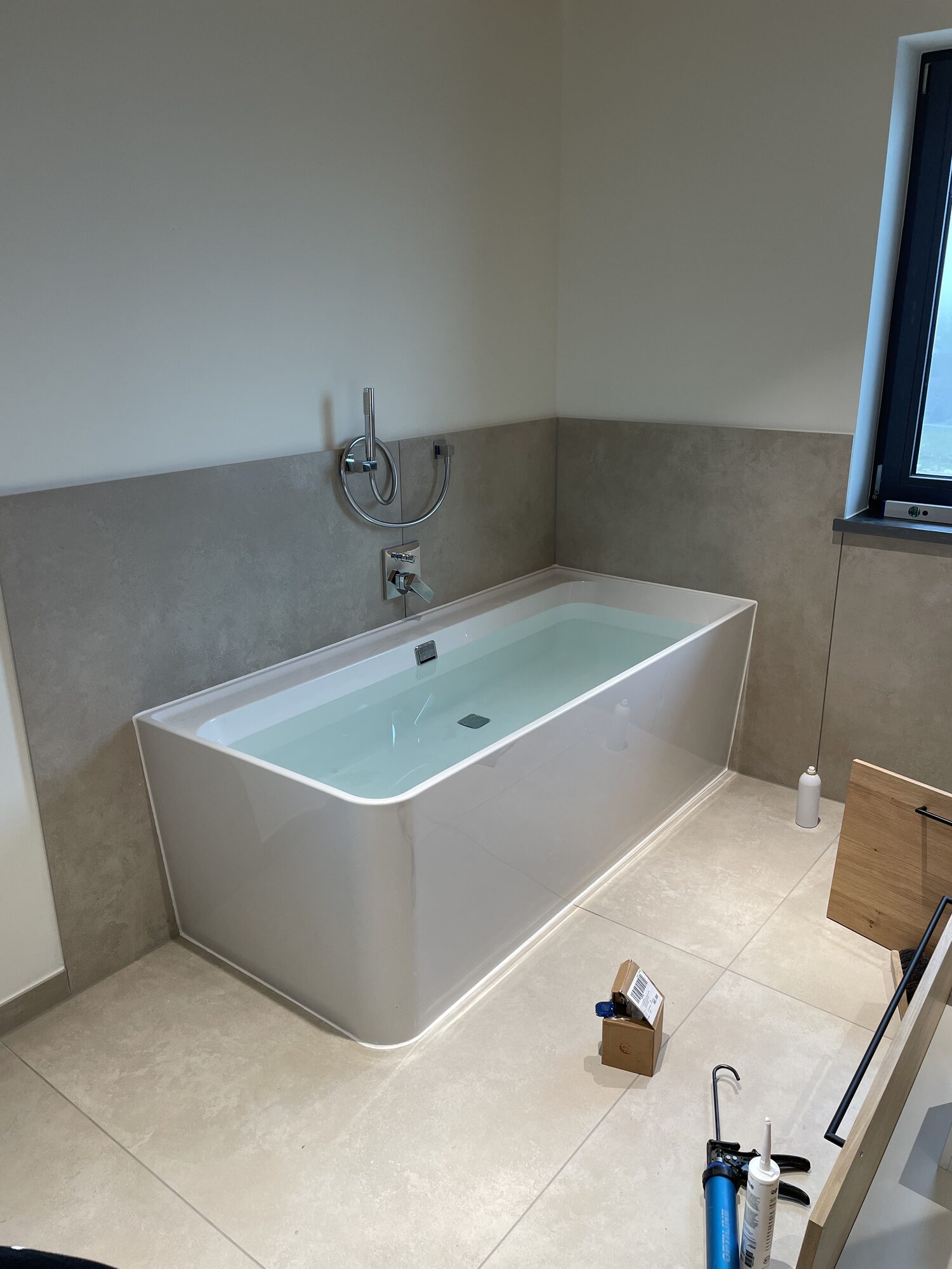 Badbereich im Neubau in Offenberg während der Sanitärinstallation
