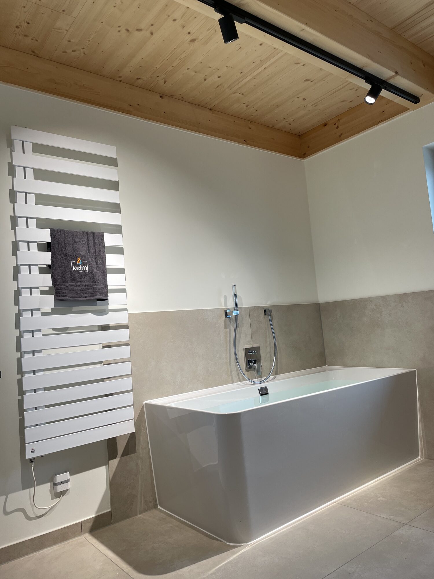 Waschtischlösung mit Spiegelschrank im Kinderbad